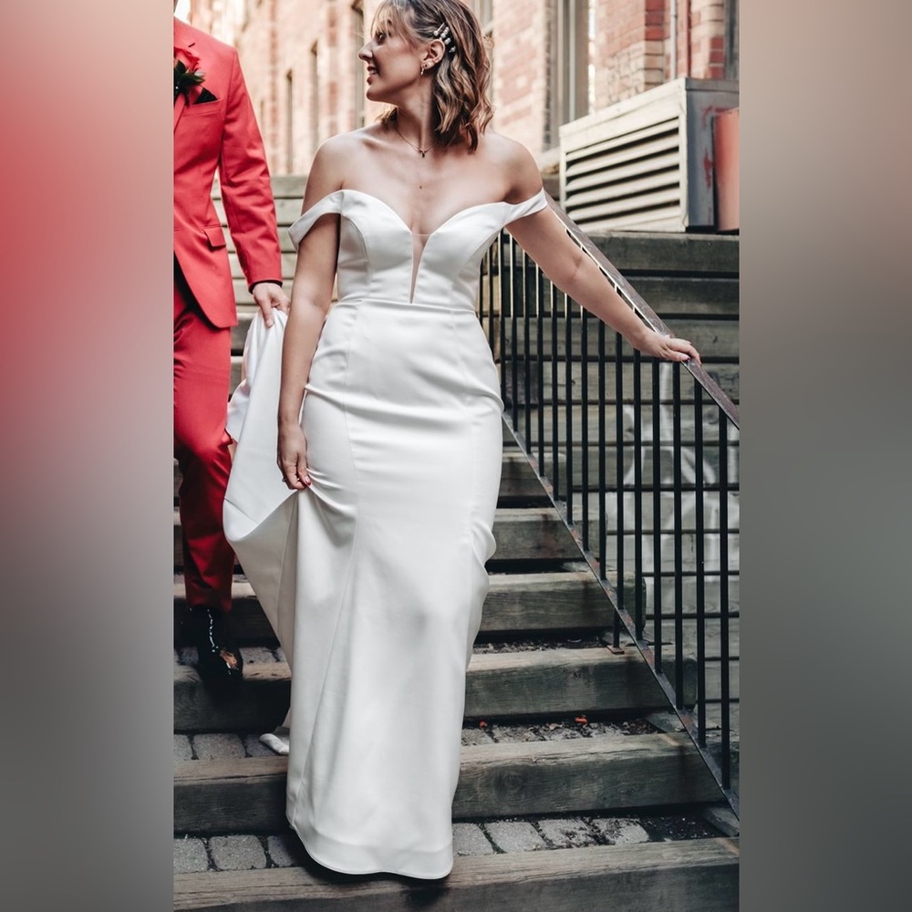 Off-the-Shoulder Modern Wedding Dress size 10